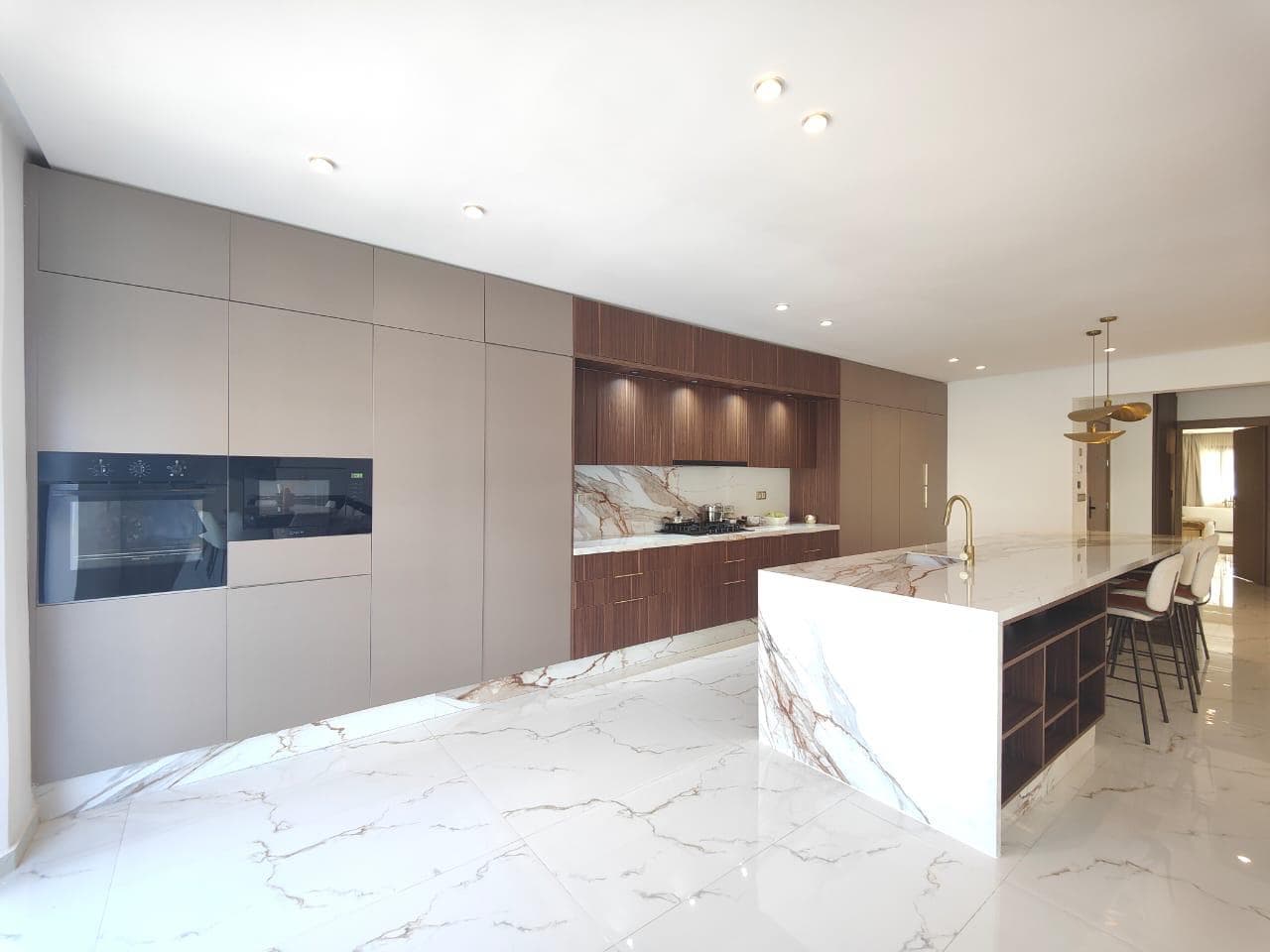 Luxurious 4-Bedroom Apartment property image